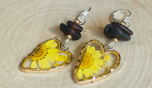 Yellow daisy pressed flower heart pendant earrings with stacked beach glass